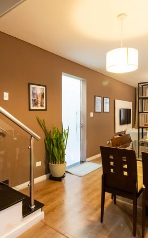 Casa à venda com 229m², 3 quartos e 2 vagas Casa à venda com 229m², 3 quartos e 2 vagasSala