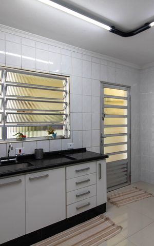 Casa à venda com 229m², 3 quartos e 2 vagas Casa à venda com 229m², 3 quartos e 2 vagasCozinha