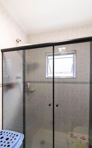 Casa à venda com 229m², 3 quartos e 2 vagas Casa à venda com 229m², 3 quartos e 2 vagasBanheiro