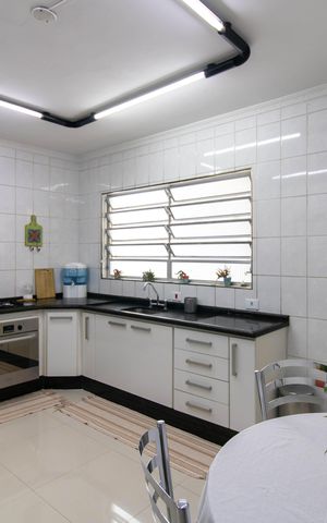 Casa à venda com 229m², 3 quartos e 2 vagas Casa à venda com 229m², 3 quartos e 2 vagasCozinha