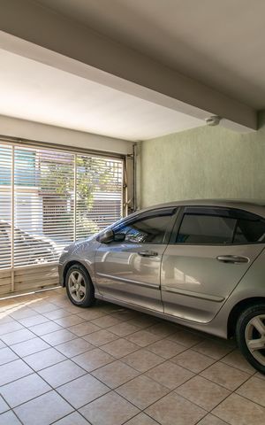 Casa à venda com 229m², 3 quartos e 2 vagas Casa à venda com 229m², 3 quartos e 2 vagasGaragem