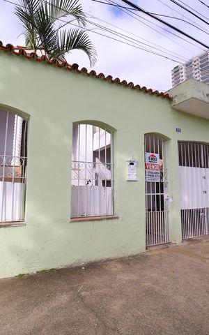 Casa à venda com 265m², 5 quartos e 2 vagasFachada