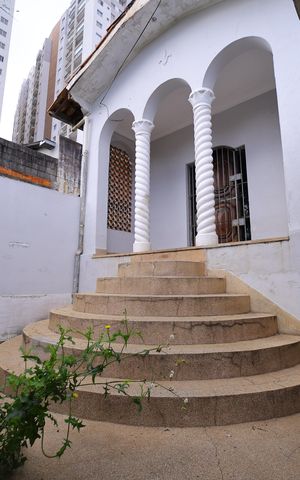 Casa à venda com 265m², 5 quartos e 2 vagasFachada