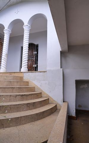 Casa à venda com 265m², 5 quartos e 2 vagasFachada