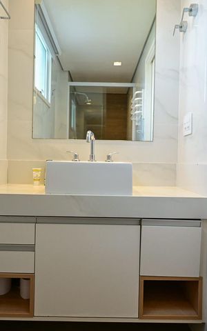 Apartamento à venda com 343m², 4 quartos e 4 vagasBanheiro Suíte 2