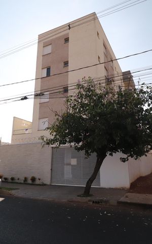Apartamento para alugar com 80m², 2 quartos e 1 vagaFachada