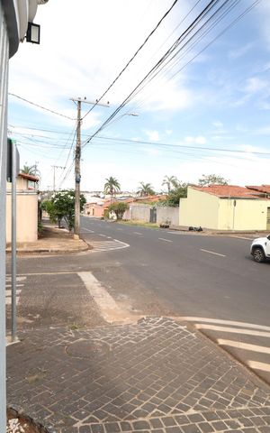 Casa para alugar com 250m², 3 quartos e 5 vagasPlaquinha