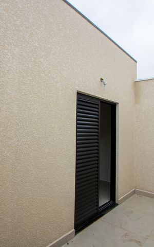 Casa à venda com 100m², 3 quartos e 4 vagas Casa à venda com 100m², 3 quartos e 4 vagasÁrea externa do quarto 1