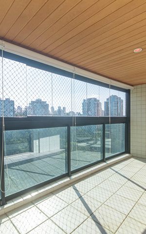 Apartamento à venda com 163m², 3 quartos e 3 vagas Apartamento à venda com 163m², 3 quartos e 3 vagasVaranda