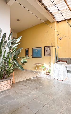 Casa à venda com 230m², 2 quartos e 2 vagas Casa à venda com 230m², 2 quartos e 2 vagasÁrea de Serviço