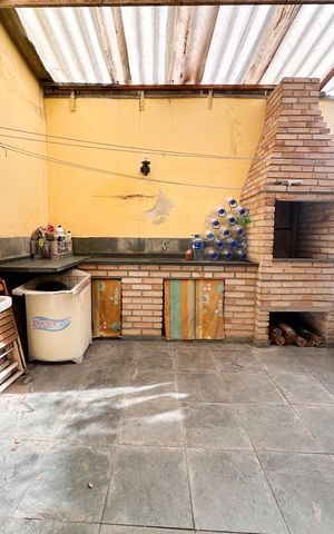 Casa à venda com 230m², 2 quartos e 2 vagas Casa à venda com 230m², 2 quartos e 2 vagasChurrasqueira