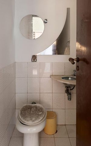 Casa à venda com 230m², 2 quartos e 2 vagas Casa à venda com 230m², 2 quartos e 2 vagasLavabo