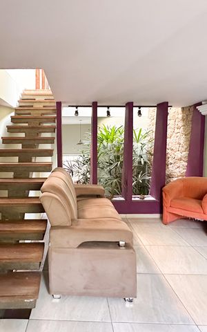 Casa à venda com 230m², 2 quartos e 2 vagas Casa à venda com 230m², 2 quartos e 2 vagasSala