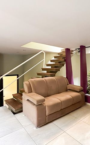 Casa à venda com 230m², 2 quartos e 2 vagas Casa à venda com 230m², 2 quartos e 2 vagasSala