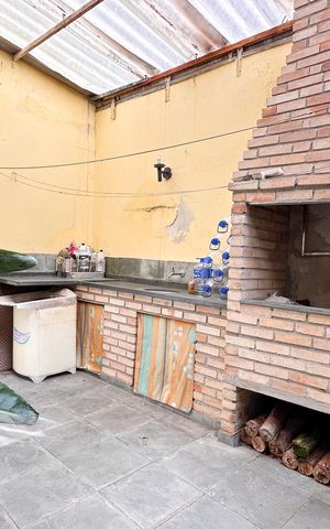 Casa à venda com 230m², 2 quartos e 2 vagas Casa à venda com 230m², 2 quartos e 2 vagasChurrasqueira
