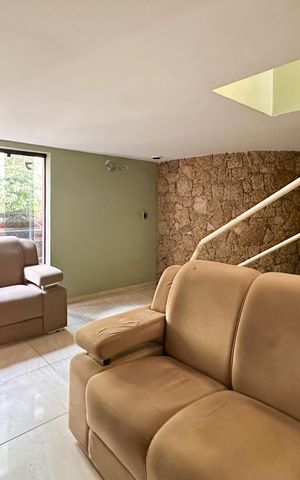 Casa à venda com 230m², 2 quartos e 2 vagas Casa à venda com 230m², 2 quartos e 2 vagasSala