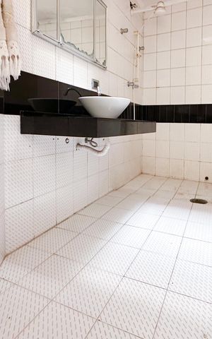 Casa à venda com 230m², 2 quartos e 2 vagas Casa à venda com 230m², 2 quartos e 2 vagasBanheiro Social