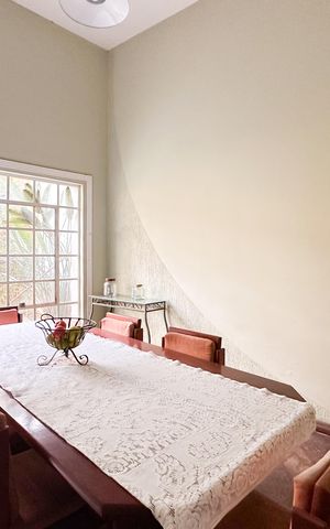 Casa à venda com 230m², 2 quartos e 2 vagas Casa à venda com 230m², 2 quartos e 2 vagasSala de Jantar