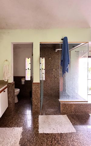 Casa à venda com 230m², 2 quartos e 2 vagas Casa à venda com 230m², 2 quartos e 2 vagasBanheiro da Suíte