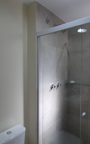 Apartamento à venda com 79m², 2 quartos e 2 vagasBanheiro da Suíte 1