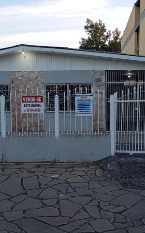 Casa à venda com 208m², 4 quartos e 4 vagas Casa à venda com 208m², 4 quartos e 4 vagasFachada