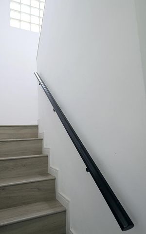 Casa à venda com 200m², 3 quartos e 2 vagasEscada