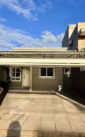 Casa à venda com 82m², 3 quartos e 3 vagas