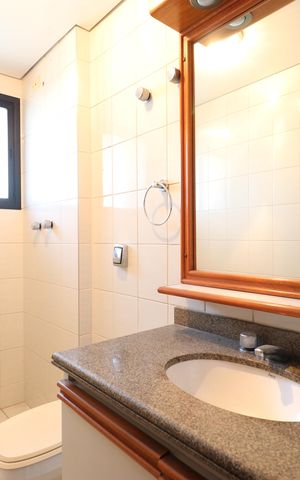 Apartamento à venda com 171m², 4 quartos e 4 vagasBanheiro Social