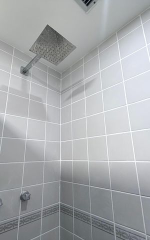 Apartamento à venda com 75m², 2 quartos e 1 vaga Apartamento à venda com 75m², 2 quartos e 1 vagaBanheiro da Suíte