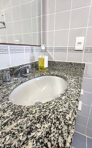 Apartamento à venda com 75m², 2 quartos e 1 vaga Apartamento à venda com 75m², 2 quartos e 1 vagaBanheiro Social