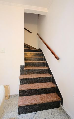 Casa à venda com 216m², 3 quartos e 1 vagaEscada