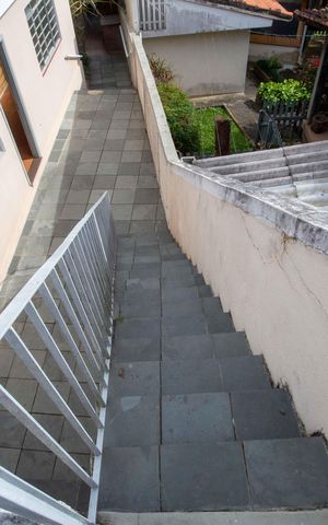 Casa à venda com 214m², 3 quartos e 4 vagasEscada