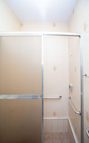 Casa à venda com 214m², 3 quartos e 4 vagasBanheiro da Suíte