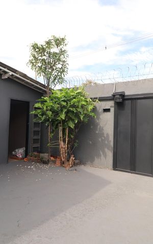 Casa para alugar com 150m², 3 quartos e 4 vagasFachada