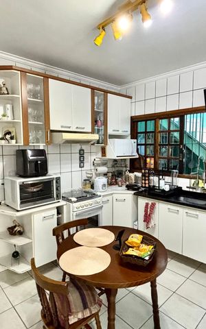 Casa à venda com 149m², 3 quartos e 2 vagasCozinha 