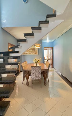 Casa à venda com 167m², 4 quartos e 4 vagas Casa à venda com 167m², 4 quartos e 4 vagasSala de Jantar