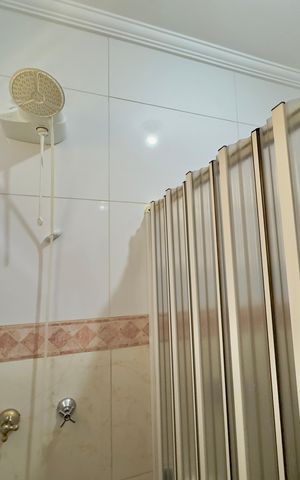 Casa à venda com 167m², 4 quartos e 4 vagas Casa à venda com 167m², 4 quartos e 4 vagasBanheiro da Suíte 1