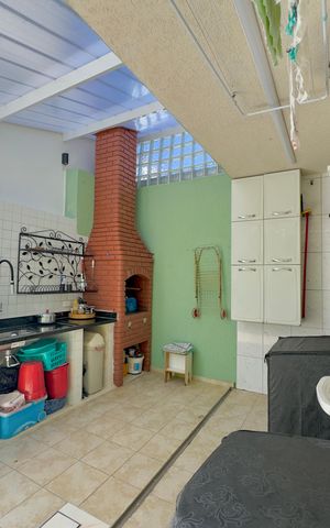 Casa à venda com 167m², 4 quartos e 4 vagas Casa à venda com 167m², 4 quartos e 4 vagasÁrea de Serviço