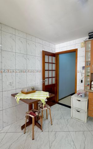Casa à venda com 167m², 4 quartos e 4 vagas Casa à venda com 167m², 4 quartos e 4 vagasCozinha