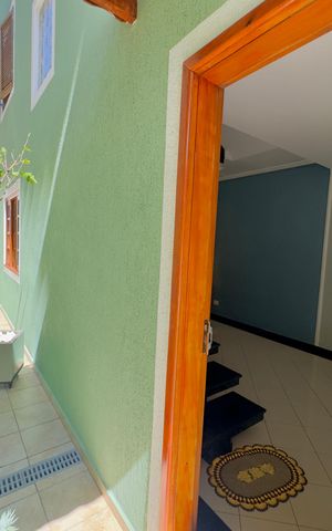 Casa à venda com 167m², 4 quartos e 4 vagas Casa à venda com 167m², 4 quartos e 4 vagasCorredor externo