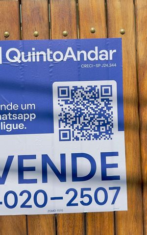 Casa à venda com 167m², 4 quartos e 4 vagas Casa à venda com 167m², 4 quartos e 4 vagasPlaca aproximada
