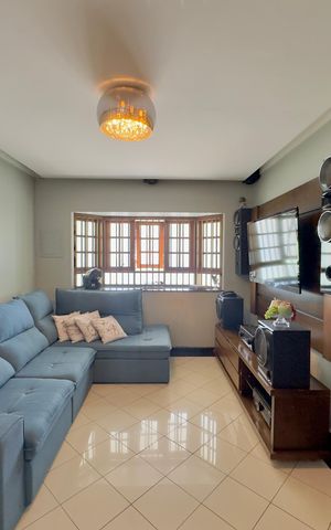 Casa à venda com 167m², 4 quartos e 4 vagas Casa à venda com 167m², 4 quartos e 4 vagasSala