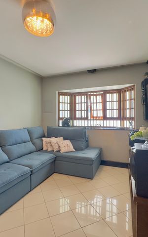 Casa à venda com 167m², 4 quartos e 4 vagas Casa à venda com 167m², 4 quartos e 4 vagasSala