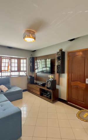 Casa à venda com 167m², 4 quartos e 4 vagas Casa à venda com 167m², 4 quartos e 4 vagasSala