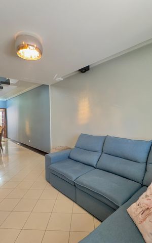 Casa à venda com 167m², 4 quartos e 4 vagas Casa à venda com 167m², 4 quartos e 4 vagasSala