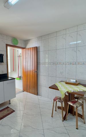 Casa à venda com 167m², 4 quartos e 4 vagas Casa à venda com 167m², 4 quartos e 4 vagasCozinha