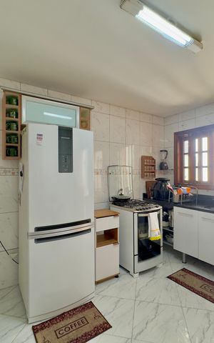 Casa à venda com 167m², 4 quartos e 4 vagas Casa à venda com 167m², 4 quartos e 4 vagasCozinha