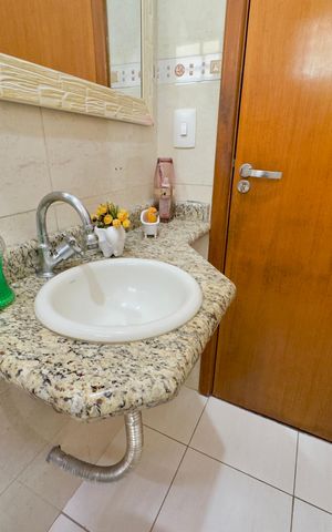 Casa à venda com 167m², 4 quartos e 4 vagas Casa à venda com 167m², 4 quartos e 4 vagasLavabo