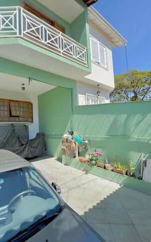 Casa à venda com 167m², 4 quartos e 4 vagas Casa à venda com 167m², 4 quartos e 4 vagasGaragem