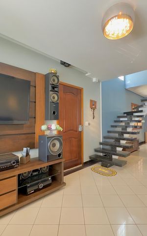 Casa à venda com 167m², 4 quartos e 4 vagas Casa à venda com 167m², 4 quartos e 4 vagasSala